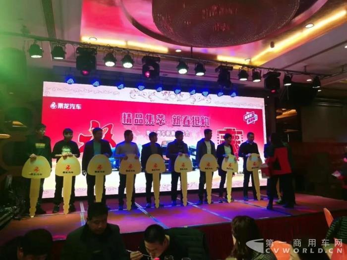 乘龍汽車(chē)早開(kāi)工，祝大家狗年大發(fā)！8.jpg